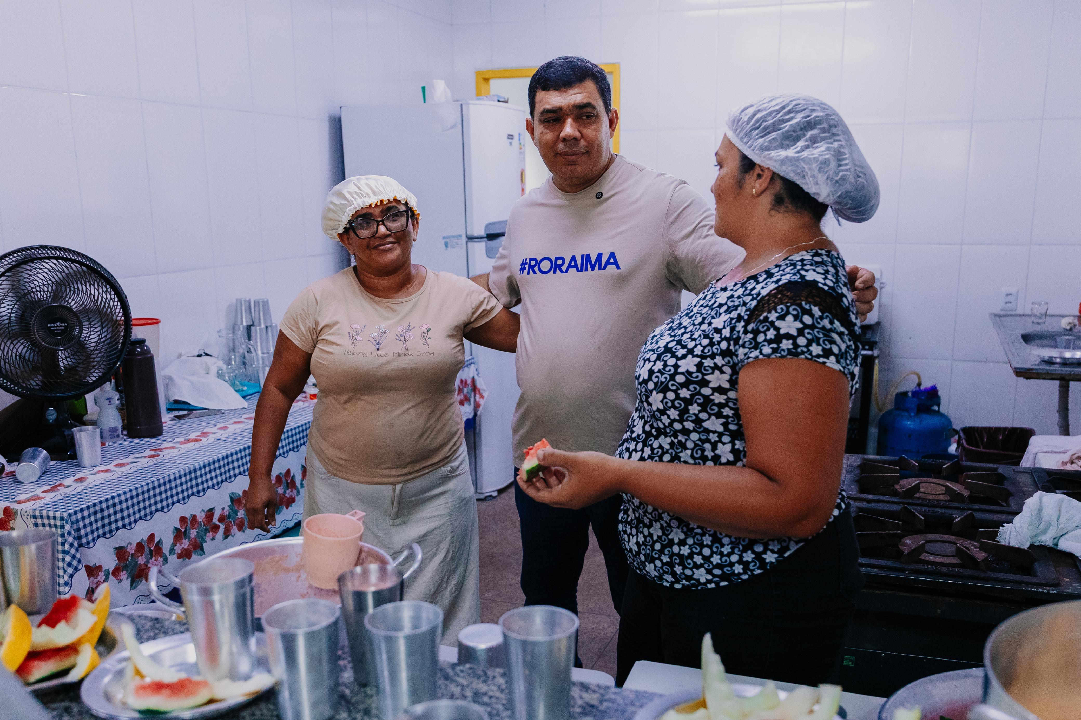 Sampaio vistoria fase final da reforma da Escola Henrique Dias, em São João da Baliza