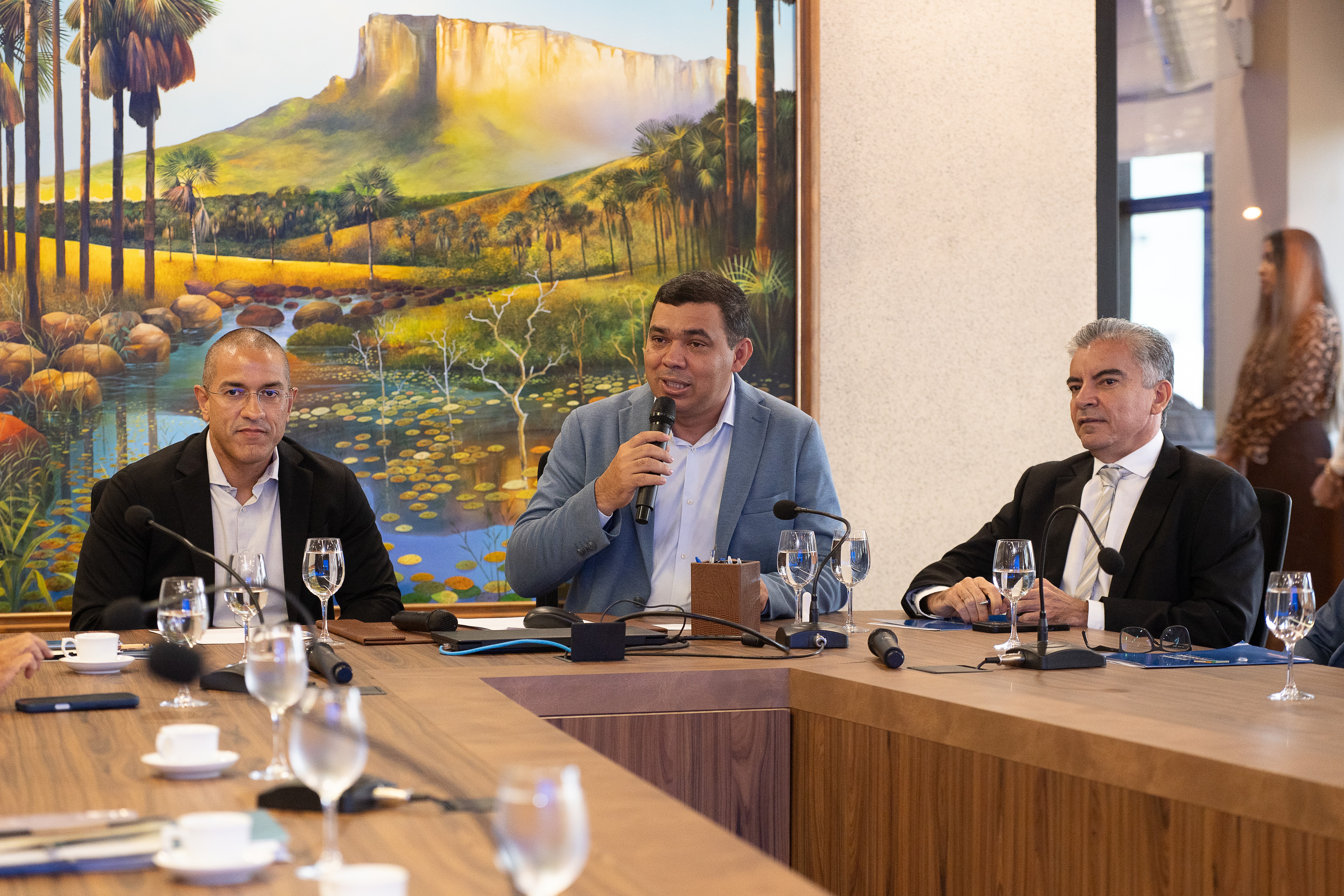 Sampaio e Arthur Henrique iniciam transição de governo em Roraima com mediação do TCE