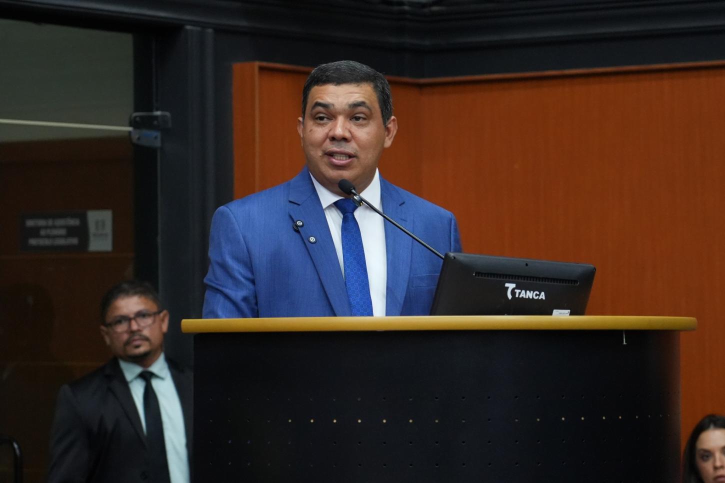 Soldado Sampaio reafirma parceria, mas alerta que fará cobranças ao governo