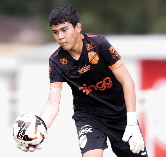 A camisa 1 é dele: Goleiro macuxi criado no Caranã segue na titularidade do Vila Nova-GO 