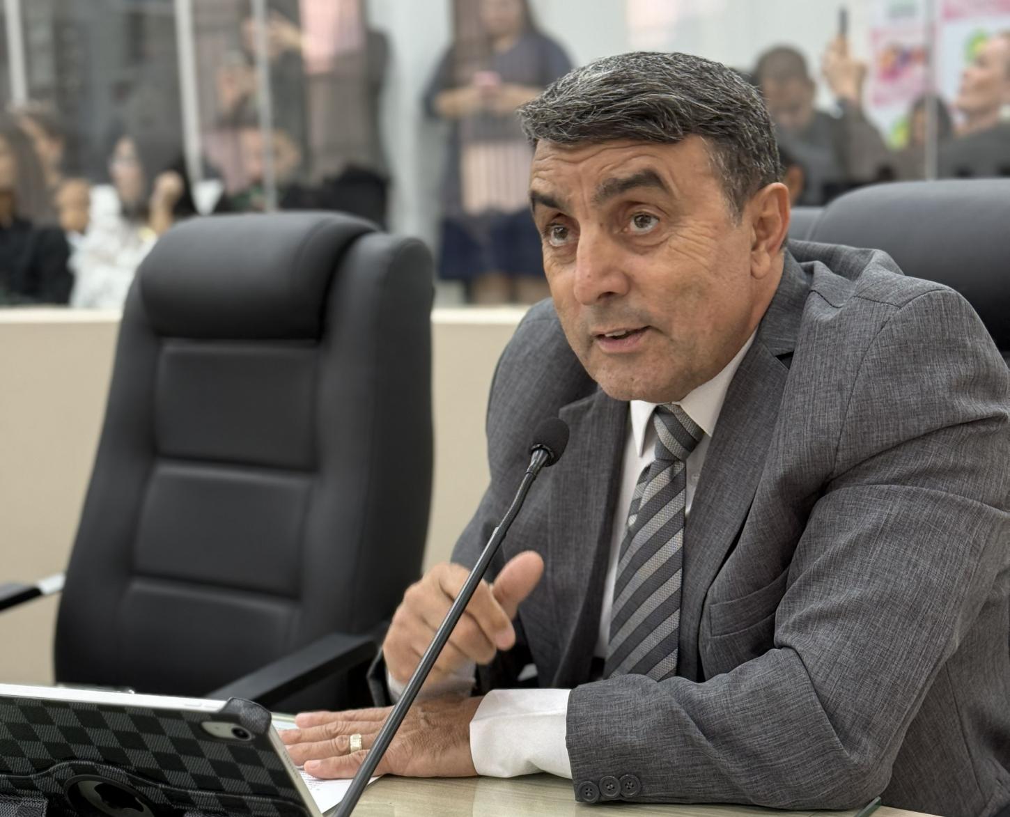 Câmara de Boa Vista aprova lei para proteger professores contra violência nas escolas