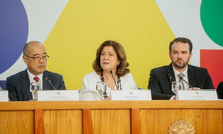 Governo bloqueia plataformas de previsão e amplia cerco às apostas irregulares