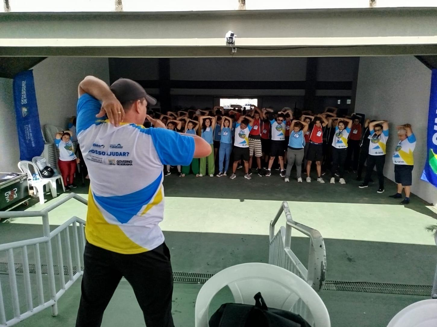Evento aposta em dinâmicas esportivas para avaliar habilidades comportamentais e conectar jovens ao primeiro emprego sem exigência de experiência