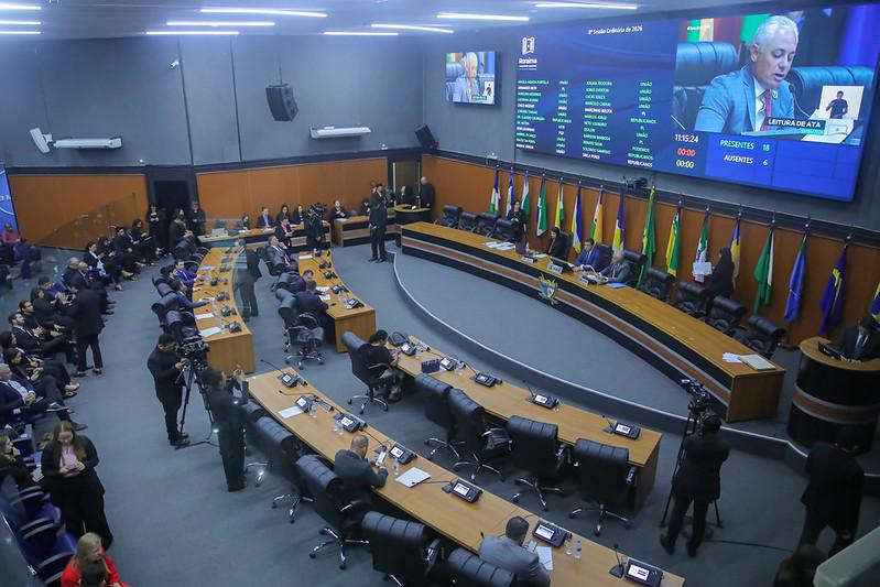Medidas incluem revisão do Executivo, reajustes para outros órgãos e mudanças em planos de carreira, com impacto nas contas públicas