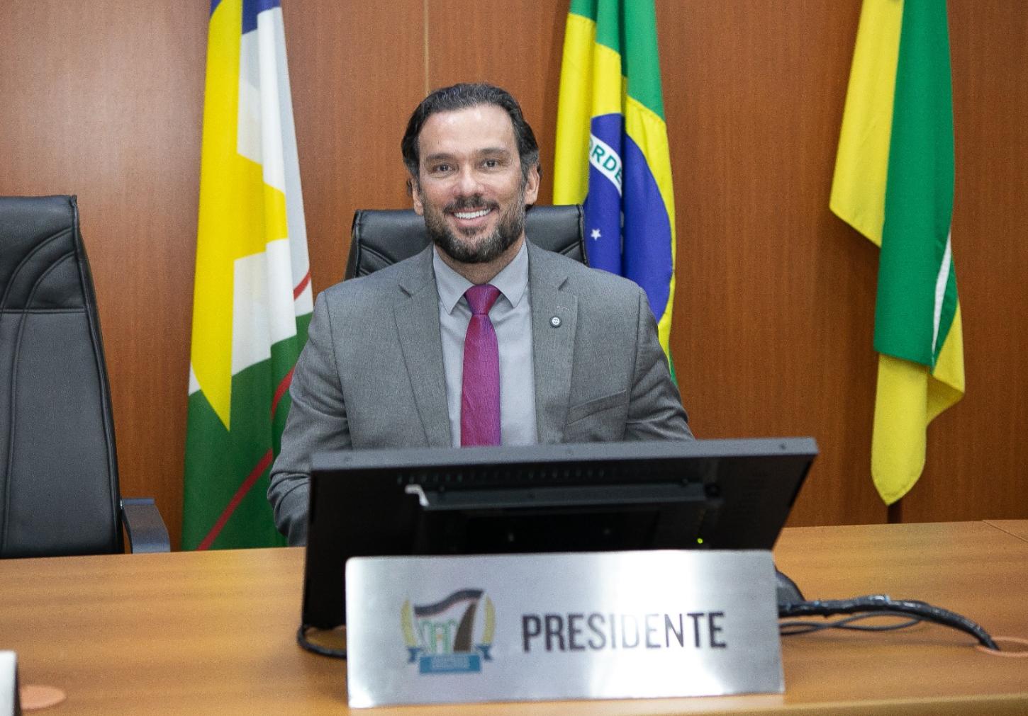 Jorge Everton propõe horário corrido para trabalhadores terceirizados do Estado