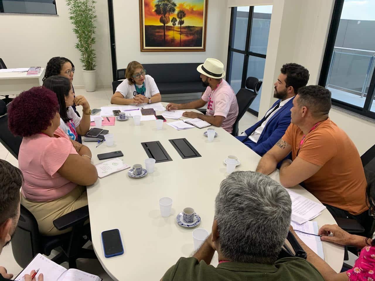 Secretaria de Educação homologa progressões de 76 professores após reunião com sindicato