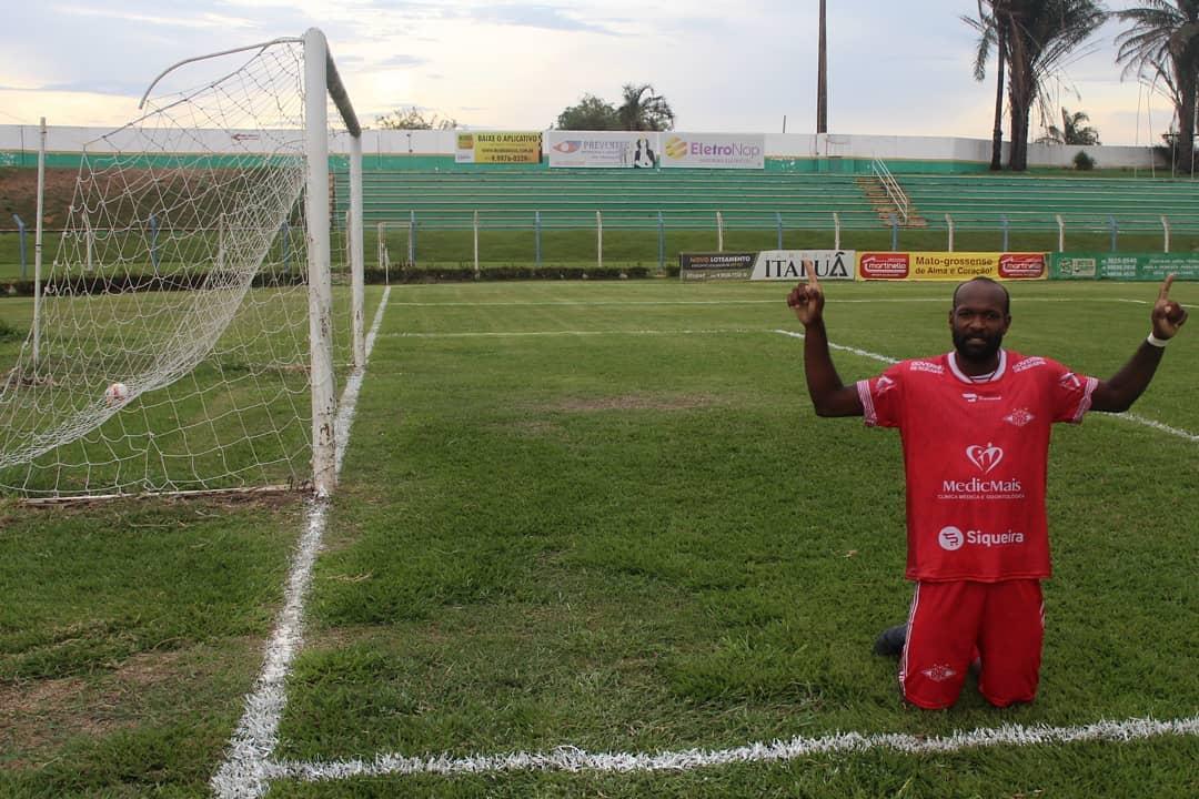 Ex-atacante de Baré e São Raimundo, venezuelano Júnior Osias sonha com retorno ao futebol profissional