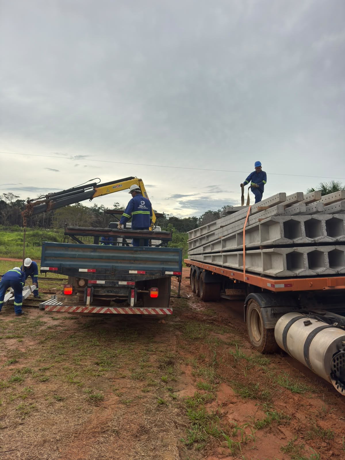 Governo de Roraima inicia implantação de rede elétrica na Vila Ottomar, beneficiando moradores do Cantá