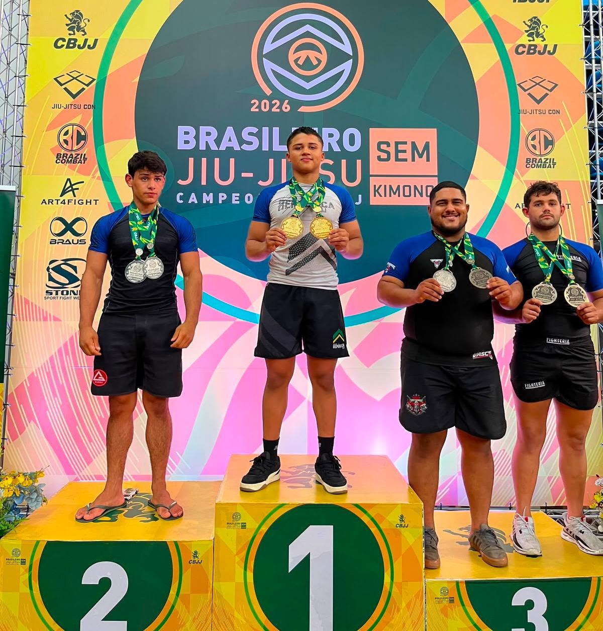 Topo de pódio nacional: Fernando Hallysson assegura ouro duplo no Campeonato Brasileiro NoGi da CBJJ