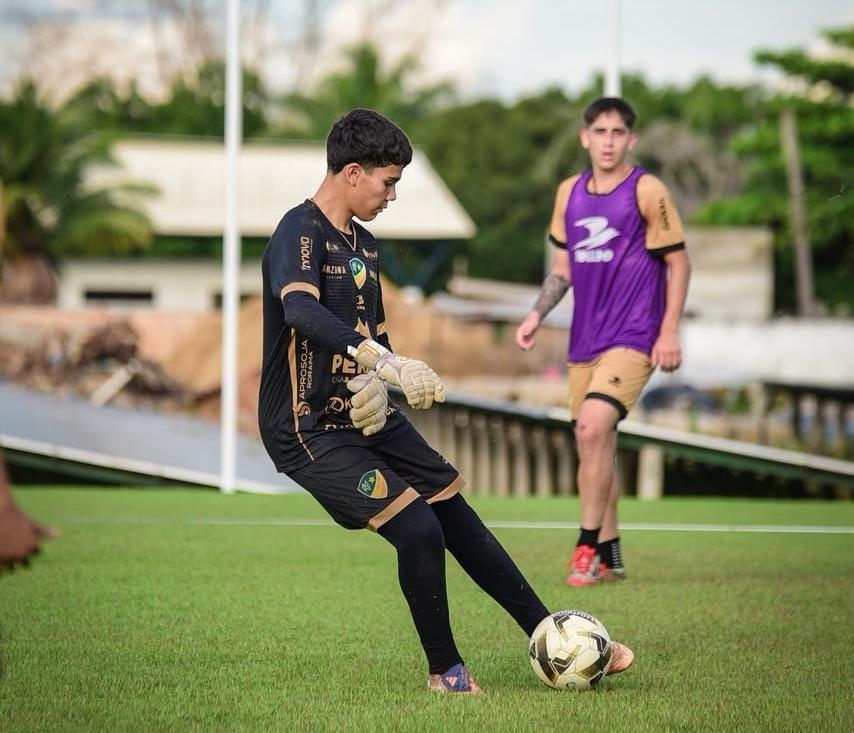 Goleiro roraimense Davi Medeiros participa de período de treinamentos com preparador de goleiros Júnior do Monte Roraima