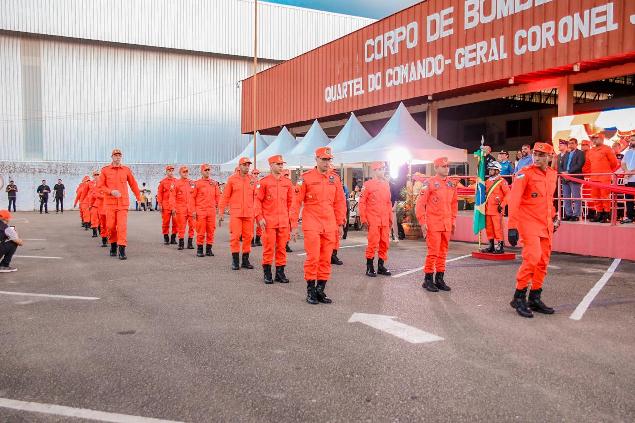 Governo de Roraima lança concurso para o CBMRR com 300 vagas e celebra promoções de militares