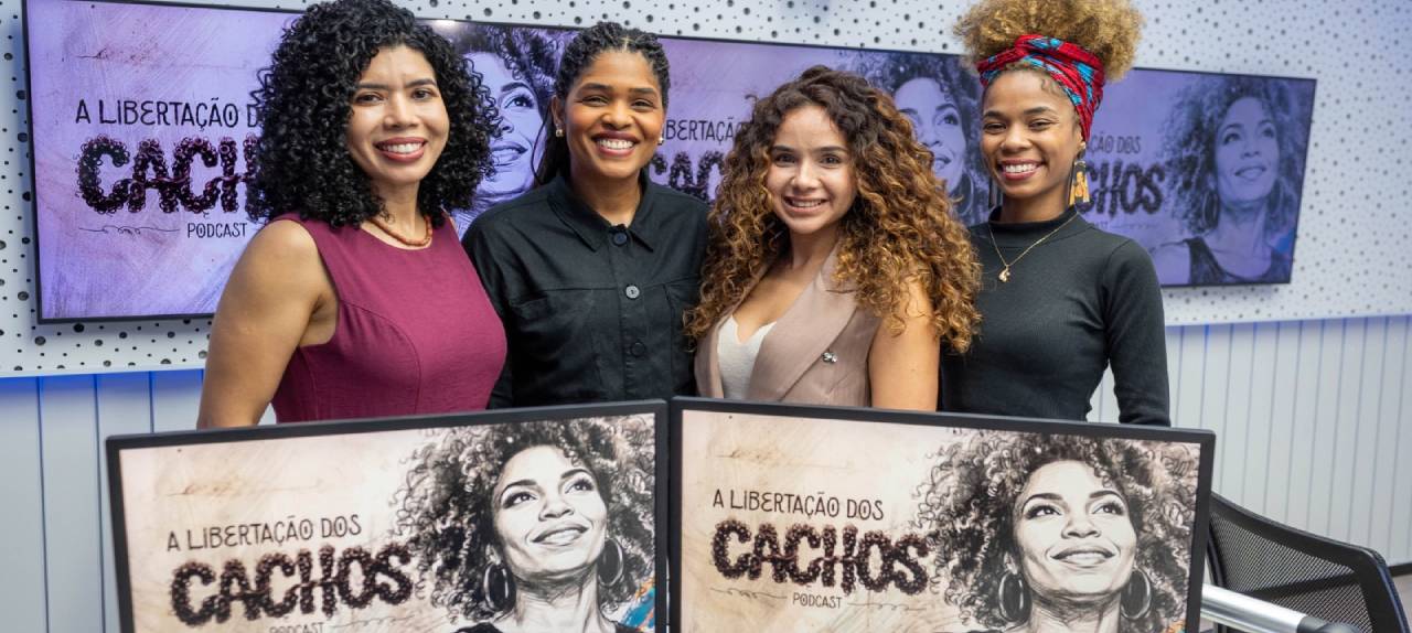 Podcast da TV Assembleia explora transição capilar, autoestima e a beleza dos cabelos naturais