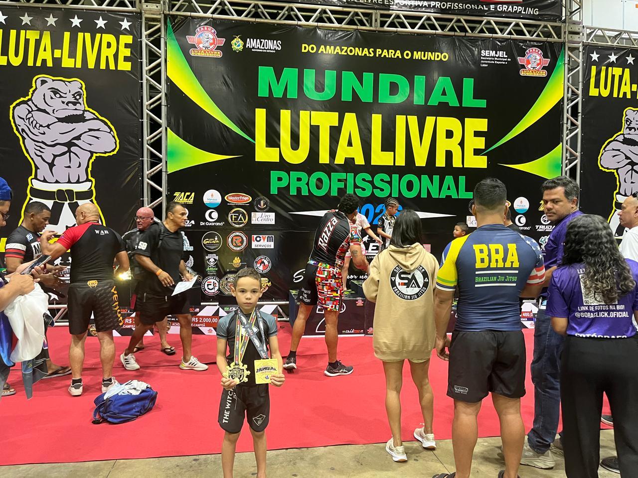 Lutador roraimense Tiago Luís de apenas 7 anos de idade fatura bicampeonato mundial de luta livre