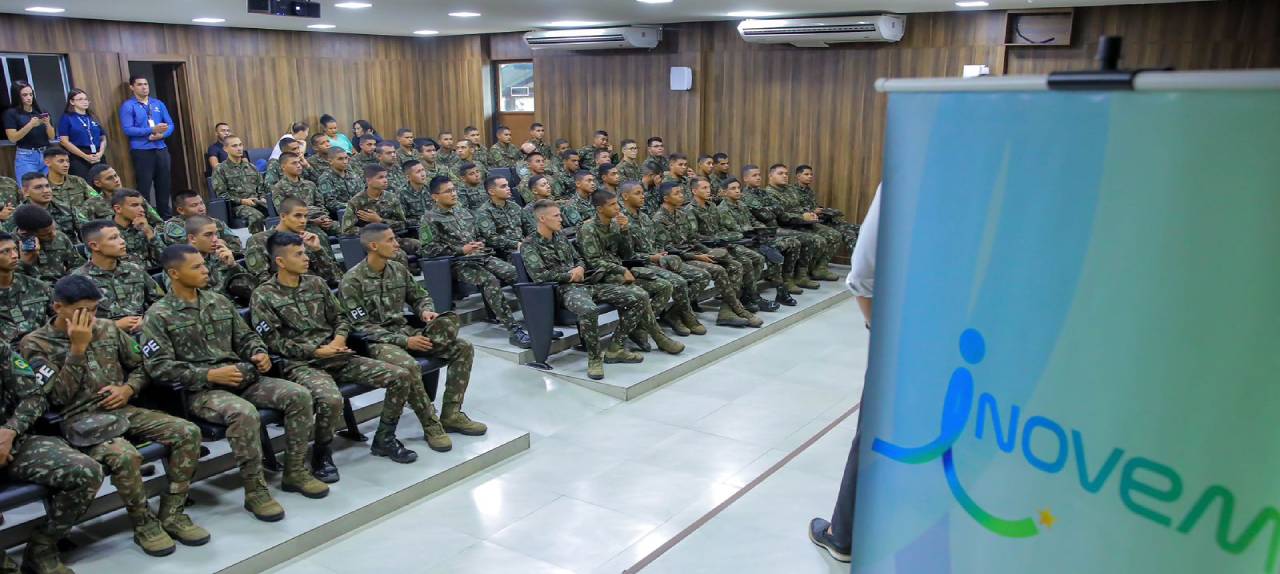 Inovem, da ALERR, promove palestra de educação financeira para militares do 1º BIS