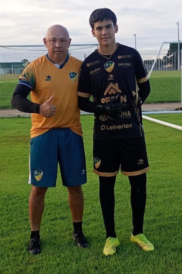 Preparador de goleiros Júnior e goleiro Davi Medeiros. Crédito: ASCOM/Monte Roraima