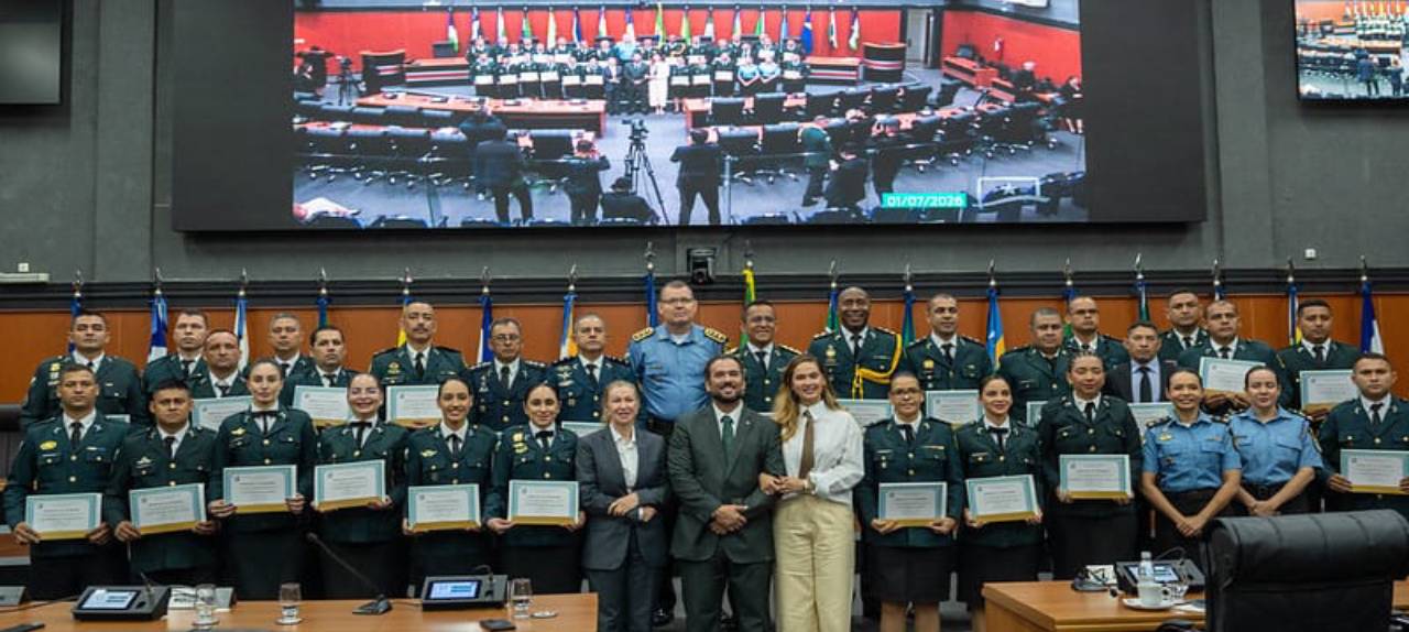 Policiais militares de Roraima recebem homenagem da Assembleia Legislativa por relevantes serviços