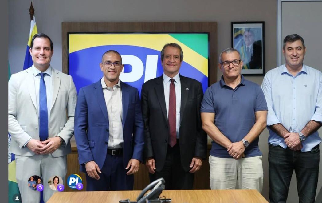 Viagem com diárias da Prefeitura coincidiu com reunião que definiu candidatura de Arthur Henrique