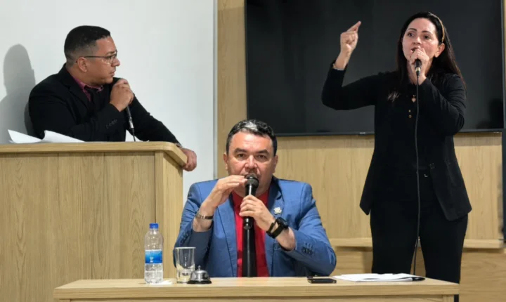 Confusão na Câmara de Iracema expõe crise política e troca de graves acusações entre vereadores