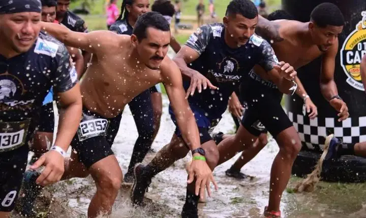 Corrida com obstáculos reúne 380 competidores e fãs da modalidade 