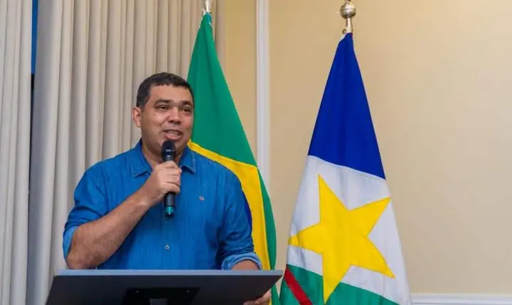 Governador Soldado Sampaio assina decreto para reduzir interstício de promoção de policiais militares e bombeiros
