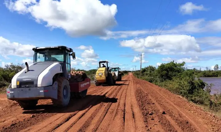 O Governo de Roraima intensifica a recuperação de pontes e estradas vicinais após as chuvas