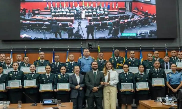 Policiais militares de Roraima recebem homenagem da Assembleia Legislativa por relevantes serviços