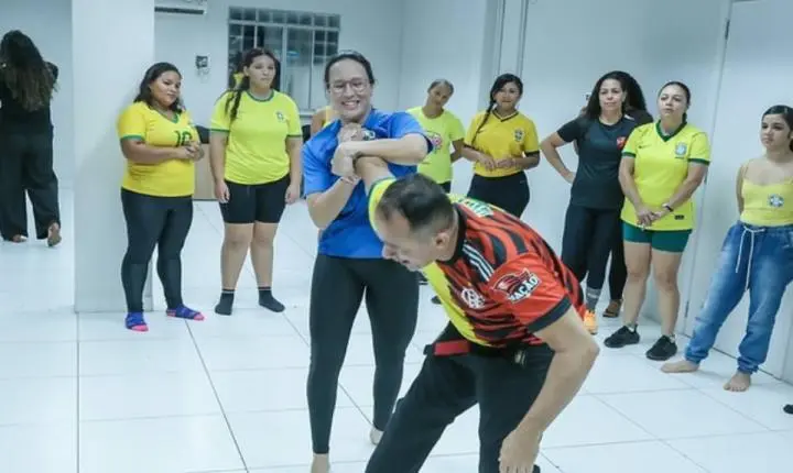 Mulheres aprimoram defesa pessoal em aulas gratuitas da SEM