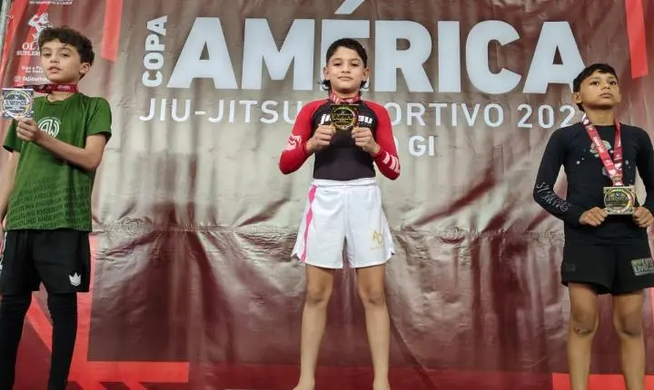 Vendedor de cremosinho Anthony Martins fatura ouro duplo na Copa América de JJ, em Manaus